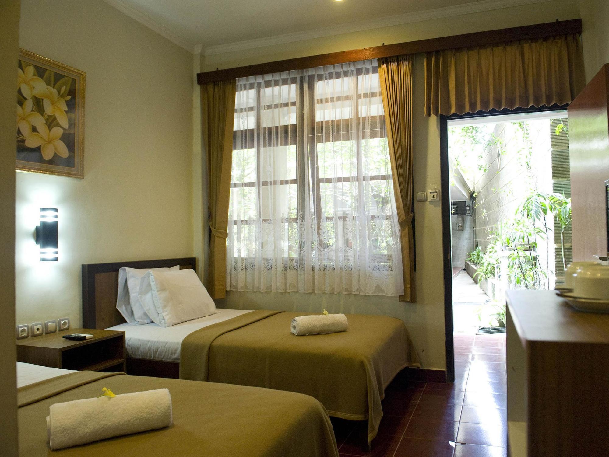 דנפסאר Catur Adi Putra Hotel מראה חיצוני תמונה