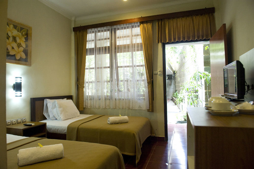 דנפסאר Catur Adi Putra Hotel מראה חיצוני תמונה