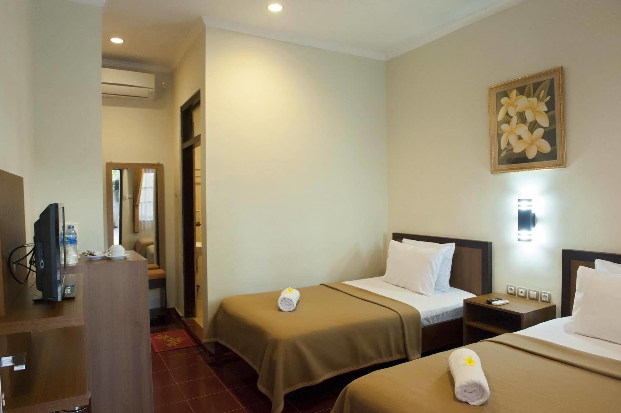 דנפסאר Catur Adi Putra Hotel מראה חיצוני תמונה