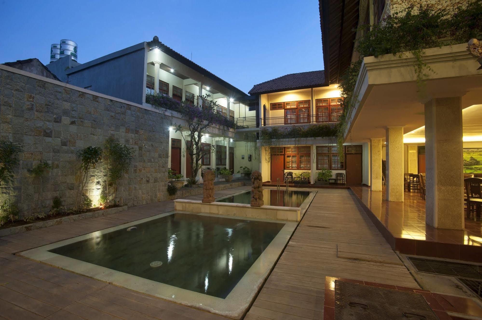 דנפסאר Catur Adi Putra Hotel מראה חיצוני תמונה