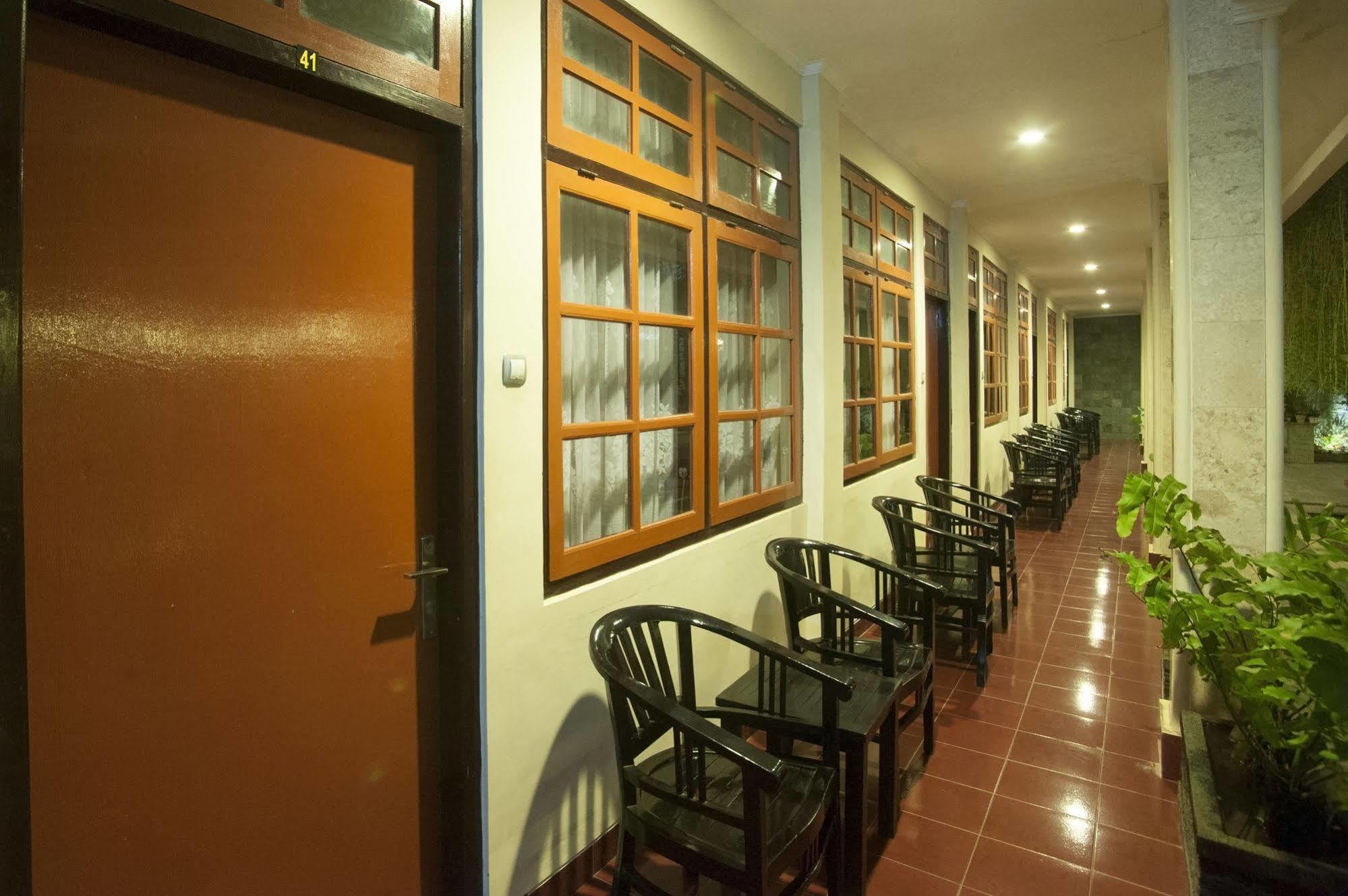 דנפסאר Catur Adi Putra Hotel מראה חיצוני תמונה